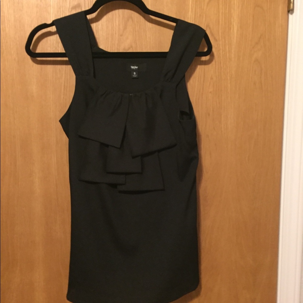 Sleeveless blouse